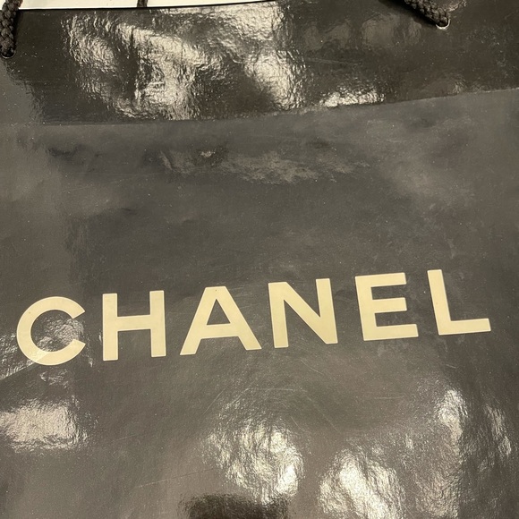 Chanel large shopping bag 🛍 - Picture 2 of 2